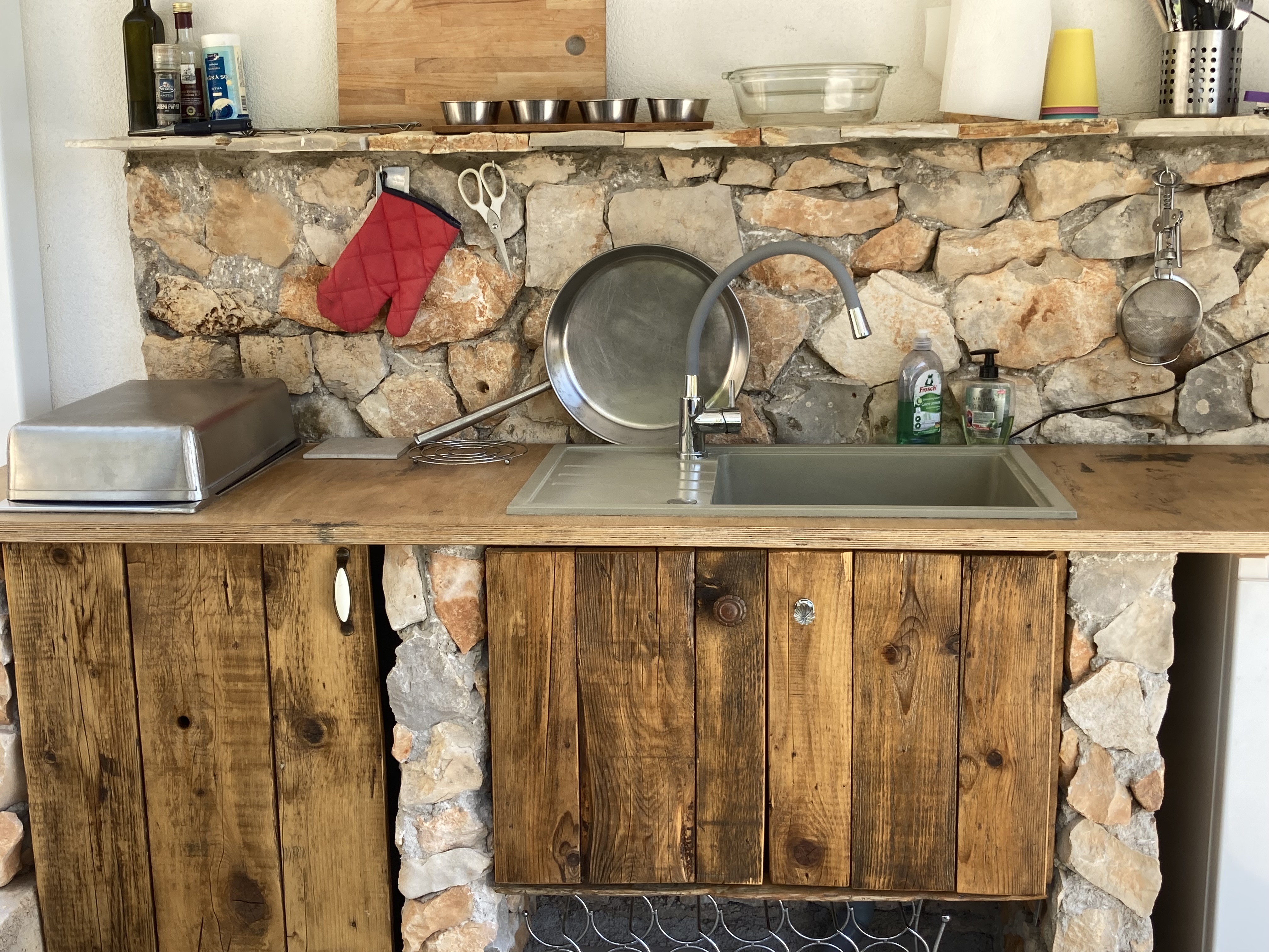 Outdoor kitchen